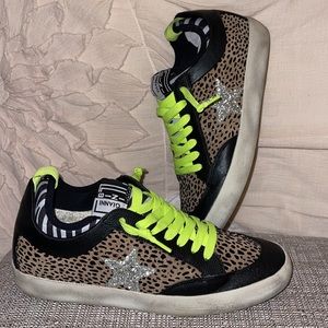 EUC Gianni Bini Kaekko Glitter Star Cheetah Animal Print Sneaker Womens Sz 8